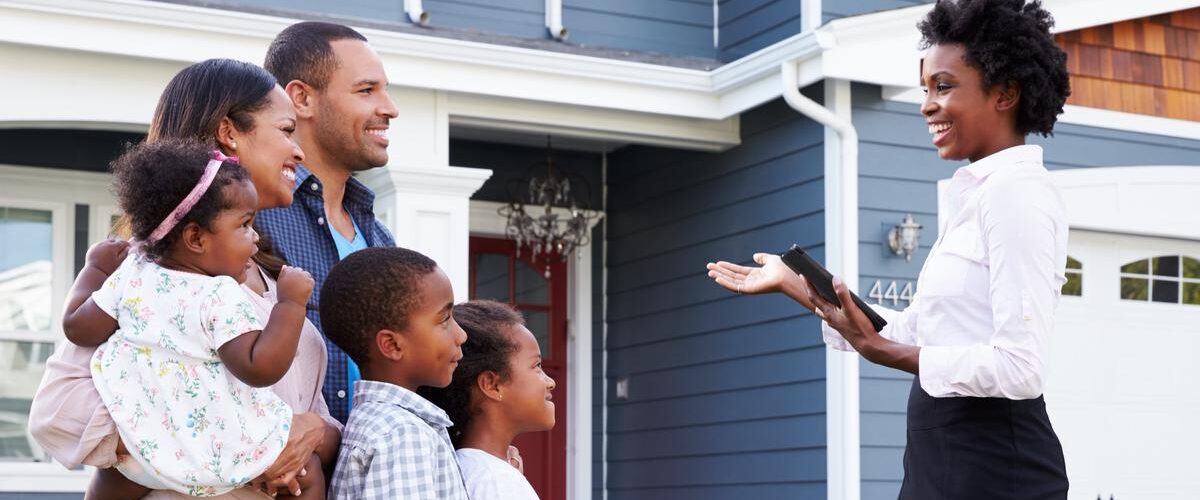 6 Tips Before Buying Your First House [ An Aspiring Homeowner’s Guide]